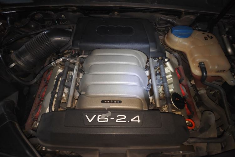 Used Audi A6L 2010 2.4L Comfort Edition Engine Bay