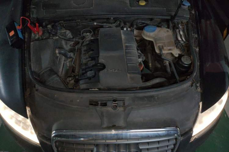 Used Audi A6L 2010 2.0 TFSI Automatic Standard Edition Engine Bay