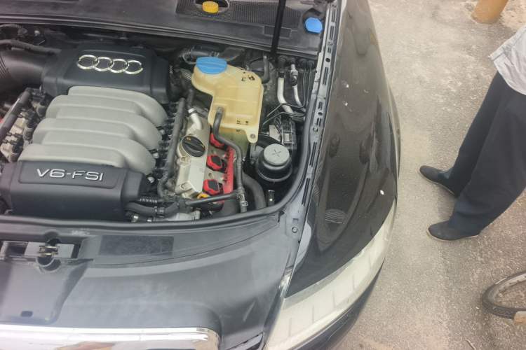 Used Audi A6L 2010 2.8 FSI quattro Luxury Model Engine Bay Left