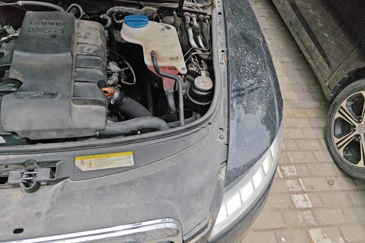 Used Audi A6L 2010 2.0 TFSI Automatic Standard Edition Engine Bay Left