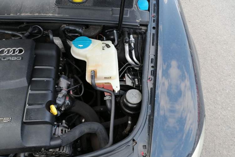 Used Audi A6L 2010 2.0 TFSI Automatic Standard Edition Engine Bay Left
