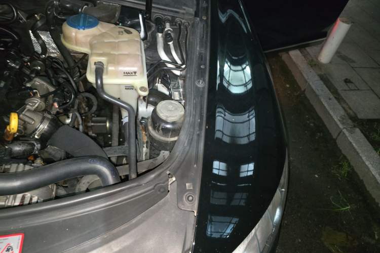 Used Audi A6L 2010 2.0 TFSI Automatic Standard Edition Engine Bay Left