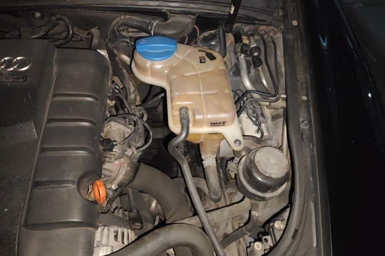 Used Audi A6L 2010 2.0 TFSI Automatic Standard Edition Engine Bay Left