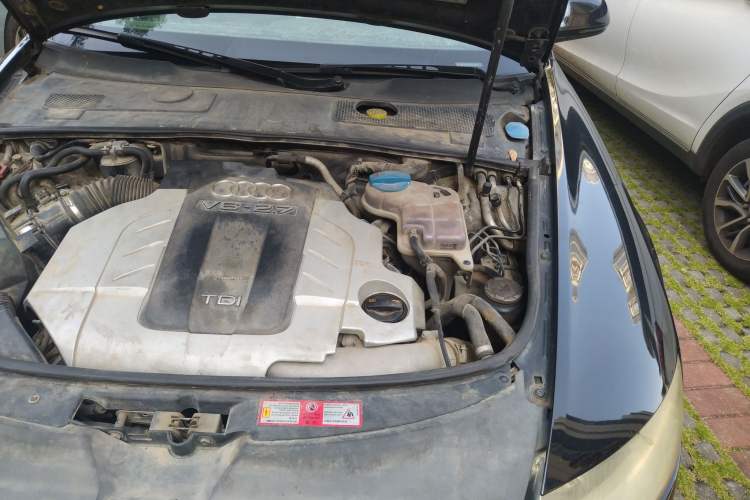 Used Audi A6L 2010 2.7 TDI Engine Bay Left