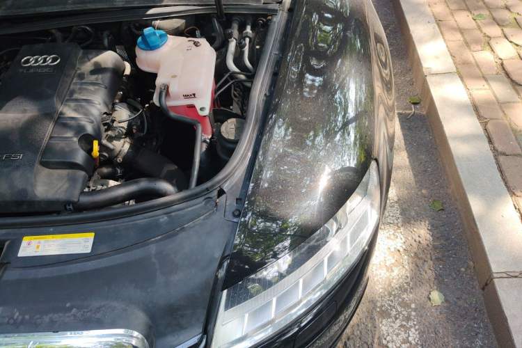 Used Audi A6L 2010 2.0 TFSI Automatic Standard Edition Engine Bay Left