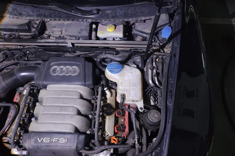 Used Audi A6L 2010 2.8 FSI quattro Luxury Model Engine Bay Left