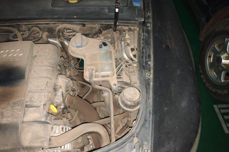 Used Audi A6L 2010 2.0 TFSI Automatic Standard Edition Engine Bay Left