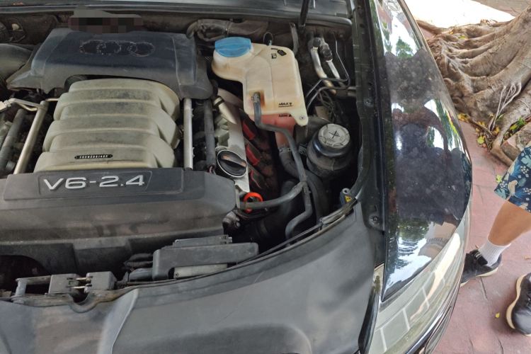 Used Audi A6L 2010 2.4L Luxury Edition Engine Bay Left