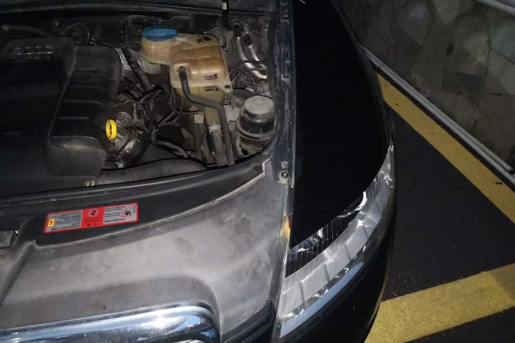 Used Audi A6L 2010 2.0 TFSI Automatic Standard Edition Engine Bay Left