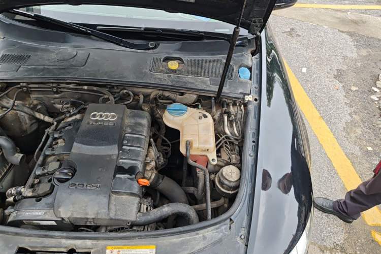 Used Audi A6L 2010 2.0 TFSI Automatic Standard Edition Engine Bay Left