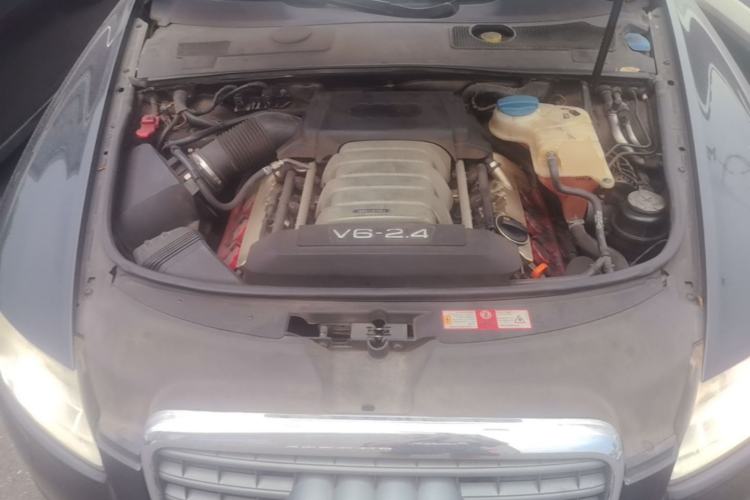 Used Audi A6L 2010 2.4L Comfort Edition Engine Bay