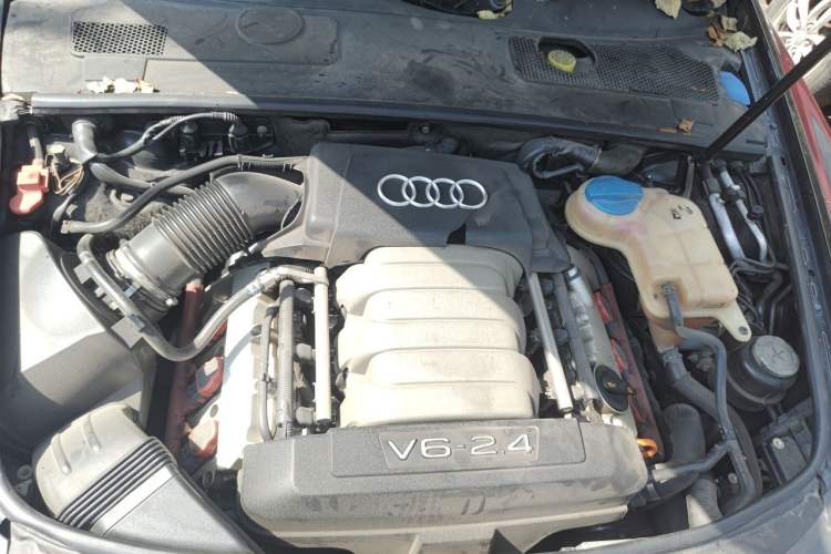 Used Audi A6L 2010 2.4L Comfort Edition Engine Bay