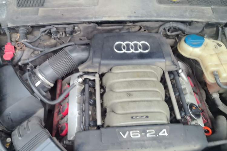 Used Audi A6L 2010 2.4L Technology Edition Engine Bay