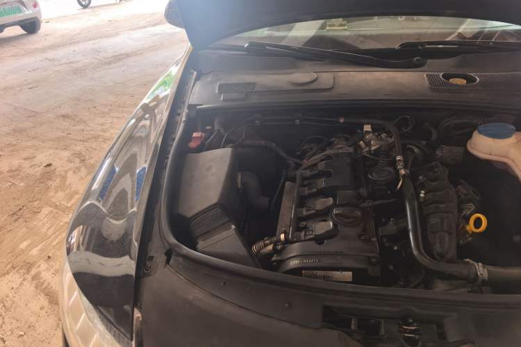 Used Audi A6L 2010 2.0 TFSI Automatic Standard Edition Engine Bay Right