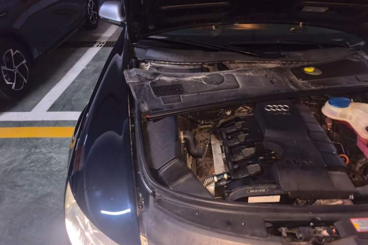 Used Audi A6L 2010 2.0 TFSI Automatic Standard Edition Engine Bay Right