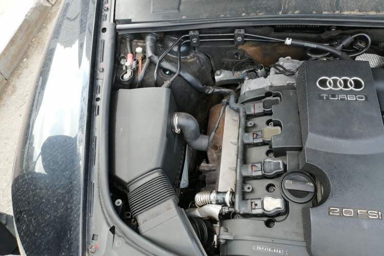 Used Audi A6L 2010 2.0 TFSI Automatic Standard Edition Engine Bay Right