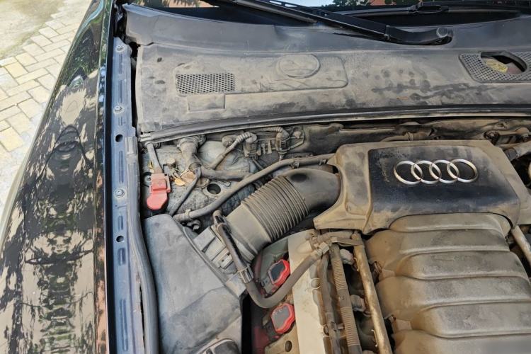 Used Audi A6L 2010 2.4L Technology Edition Engine Bay Right