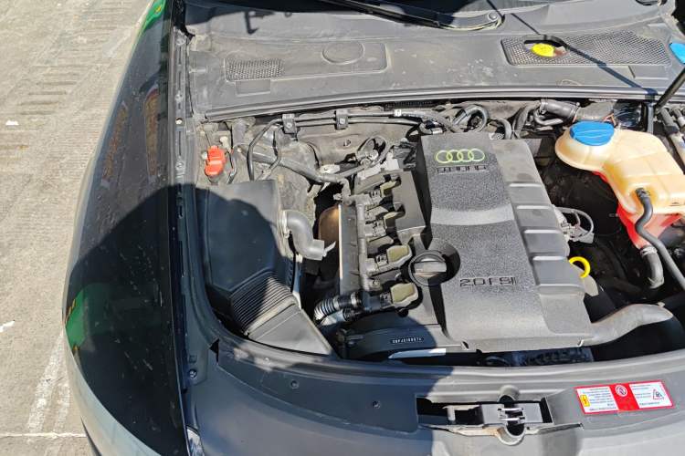 Used Audi A6L 2010 2.0 TFSI Automatic Standard Edition Engine Bay Right