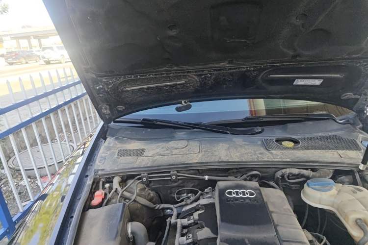 Used Audi A6L 2010 2.0 TFSI Automatic Standard Edition Engine Bay Right