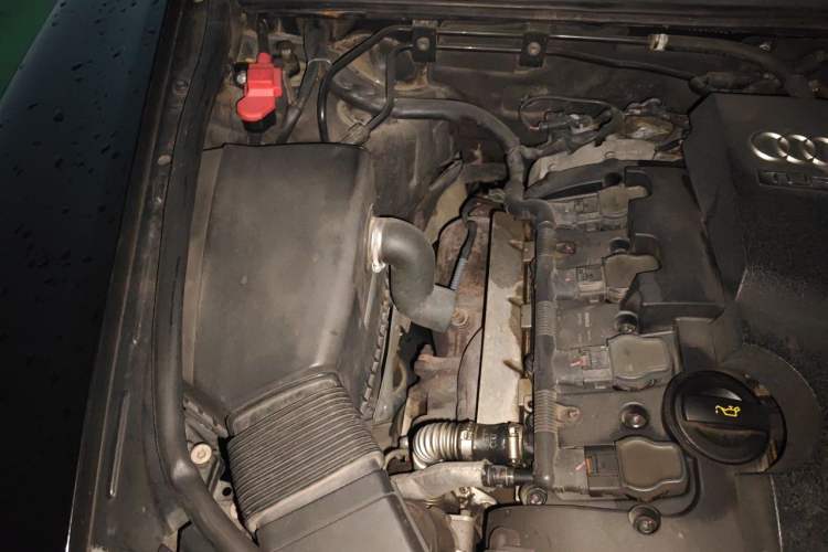Used Audi A6L 2010 2.0 TFSI Automatic Standard Edition Engine Bay Right