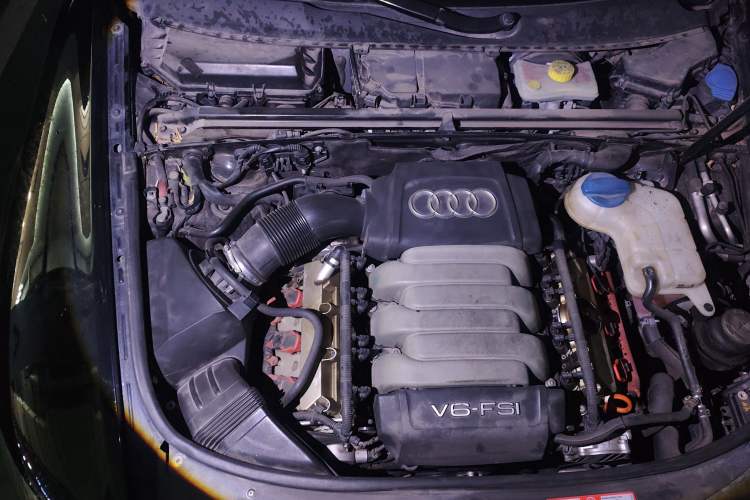 Used Audi A6L 2010 2.8 FSI quattro Luxury Model Engine Bay Right
