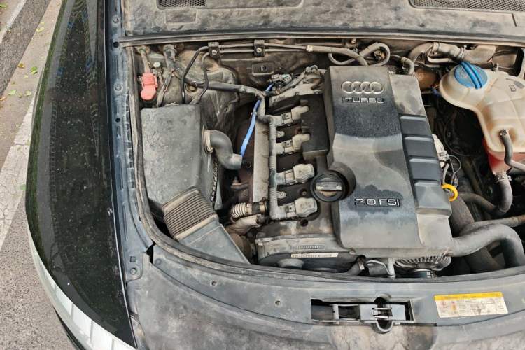 Used Audi A6L 2010 2.0 TFSI Base Version Engine Bay Right
