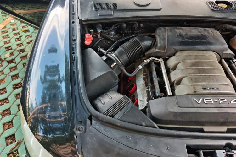 Used Audi A6L 2010 2.4L Technology Edition Engine Bay Right