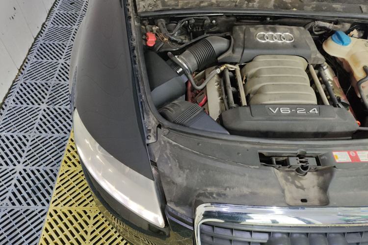 Used Audi A6L 2010 2.4L Comfort Edition Engine Bay Right
