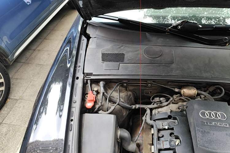 Used Audi A6L 2010 2.0 TFSI Automatic Standard Edition Engine Bay Right