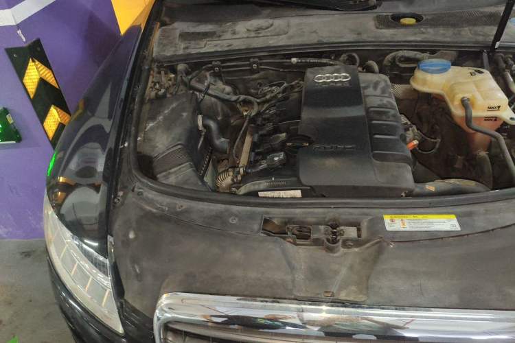 Used Audi A6L 2010 2.0 TFSI Automatic Standard Edition Engine Bay Right