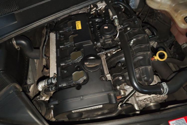 Used Audi A6L 2010 2.0 TFSI Automatic Standard Edition Engine Bay Right