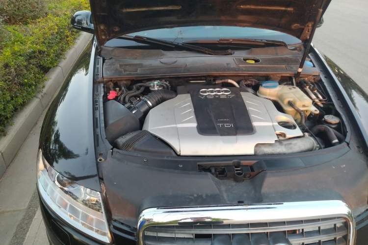 Used Audi A6L 2010 2.7 TDI Engine Bay Right
