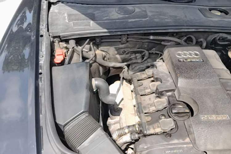 Used Audi A6L 2010 2.0 TFSI Automatic Standard Edition Engine Bay Right