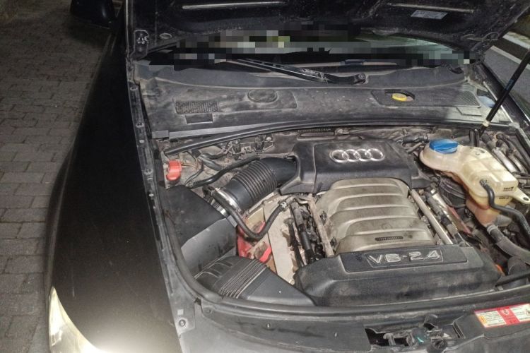Used Audi A6L 2010 2.4L Comfort Edition Engine Bay Right