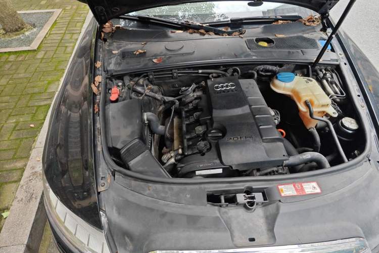 Used Audi A6L 2010 2.0 TFSI Automatic Standard Edition Engine Bay Right