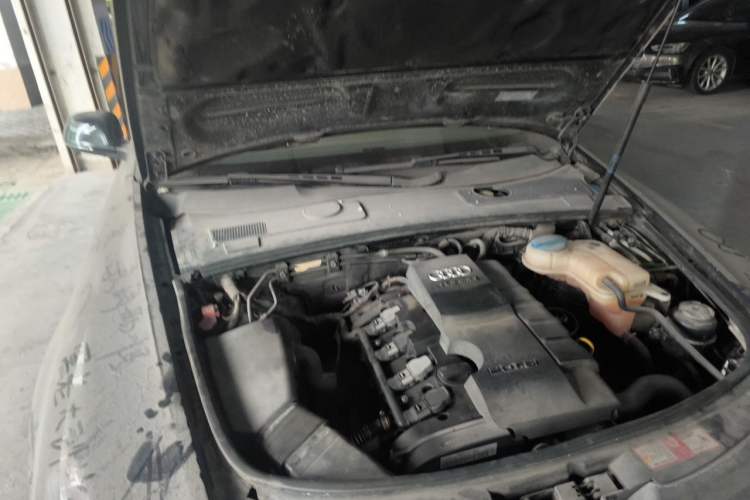 Used Audi A6L 2010 2.0 TFSI Automatic Standard Edition Engine Bay Right