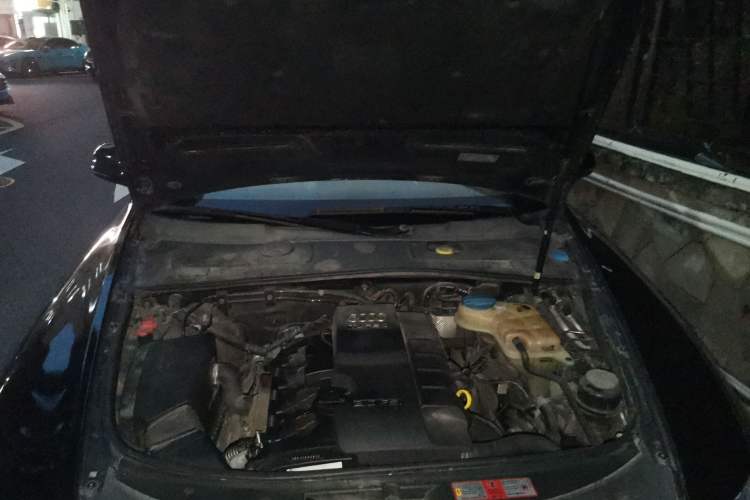 Used Audi A6L 2010 2.0 TFSI Automatic Standard Edition Engine Bay