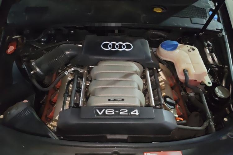 Used Audi A6L 2010 2.4L Comfort Edition Engine Bay