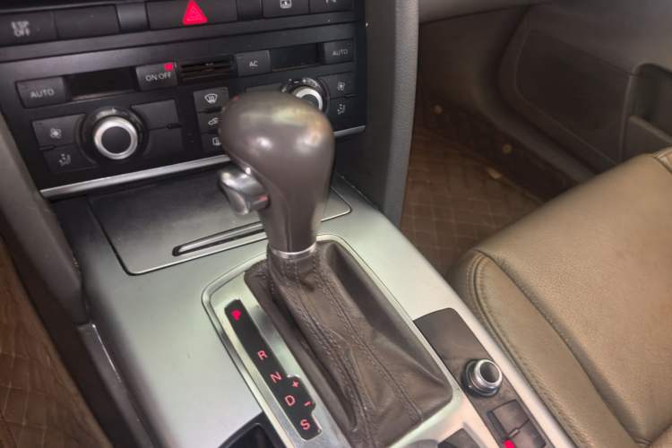 Used Audi A6L 2010 2.0 TFSI Automatic Standard Edition Gear Lever