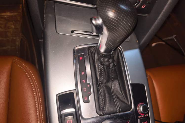 Used Audi A6L 2010 2.0 TFSI Automatic Standard Edition Gear Lever