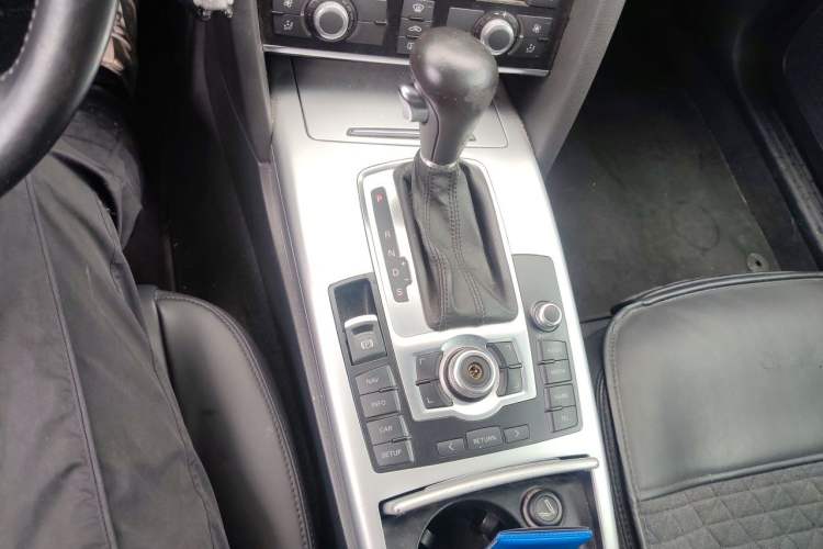 Used Audi A6L 2010 2.0 TFSI Automatic Standard Edition Gear Lever
