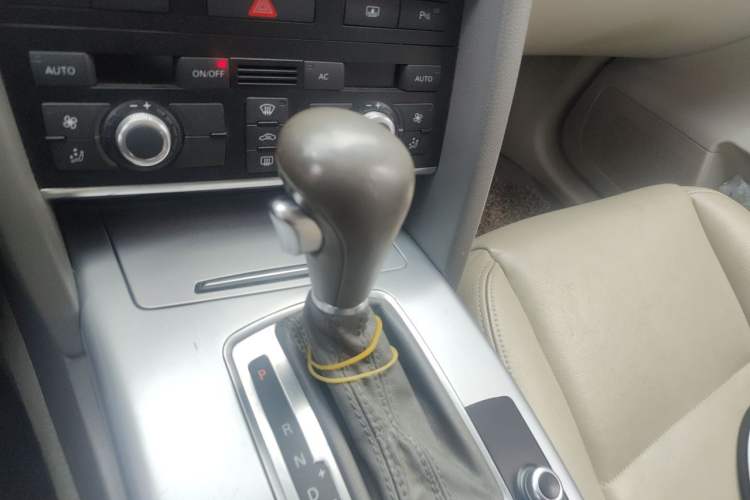 Used Audi A6L 2010 2.0 TFSI Automatic Standard Edition Gear Lever