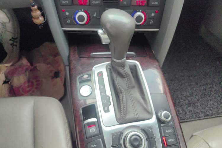 Used Audi A6L 2010 2.4L Luxury Edition Gear Lever