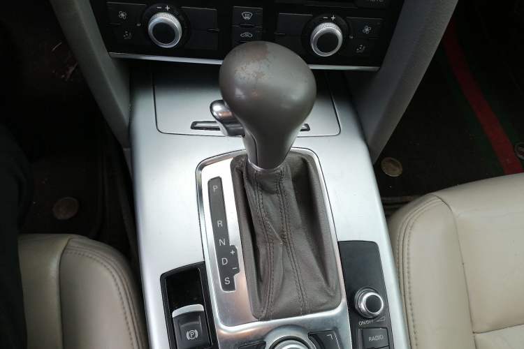Used Audi A6L 2010 2.0 TFSI Automatic Standard Edition Gear Lever