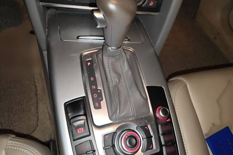 Used Audi A6L 2010 2.0 TFSI Automatic Standard Edition Gear Lever