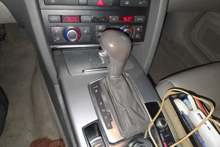 Used Audi A6L 2010 2.0 TFSI Automatic Standard Edition Gear Lever