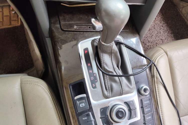 Used Audi A6L 2010 2.0 TFSI Automatic Standard Edition Gear Lever
