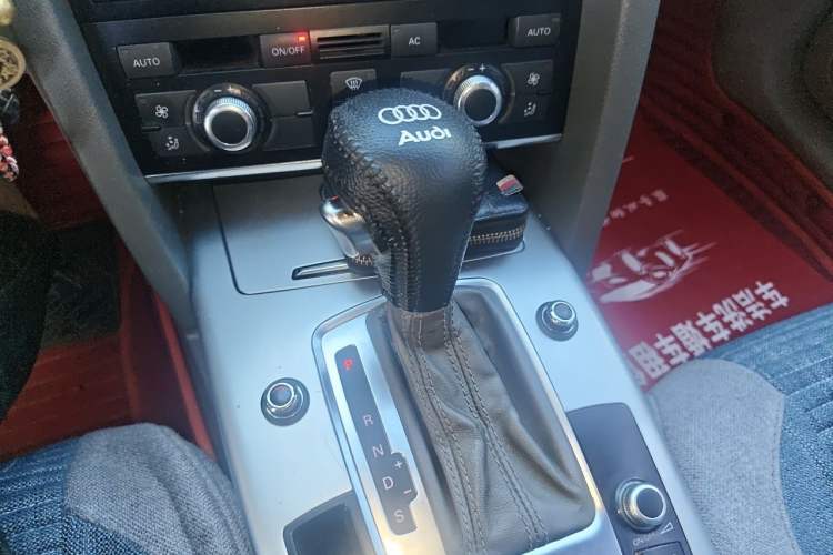 Used Audi A6L 2010 2.0 TFSI Automatic Standard Edition Gear Lever