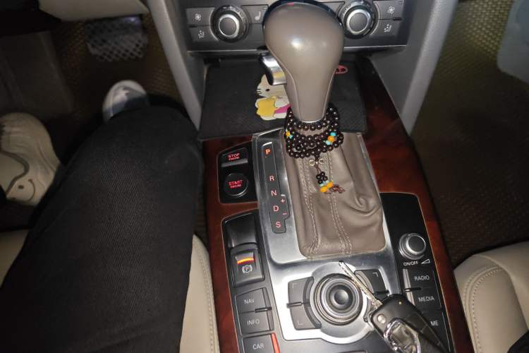 Used Audi A6L 2010 2.4L Comfort Edition Gear Lever