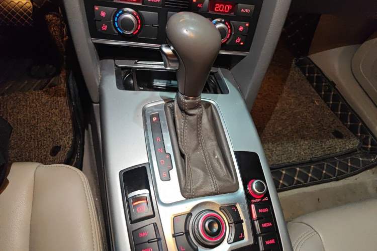 Used Audi A6L 2010 2.0 TFSI Automatic Standard Edition Gear Lever